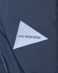 and wander(アンドワンダー)パッカブルウィンドブレイカー