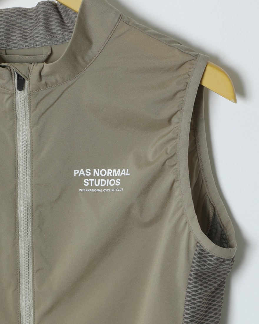 ウィンドベスト【Stow Away Gilet】｜PAS NORMAL STUDIOS（パス