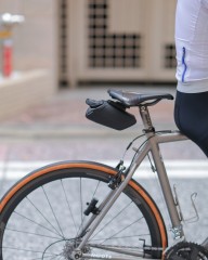 FIDLOCKサドルバッグ【PINCLIP SADDLE BAG M + SADDLE BASE】mb_01l