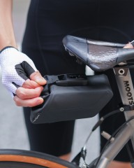 FIDLOCKサドルバッグ【PINCLIP SADDLE BAG M + SADDLE BASE】mb_24l