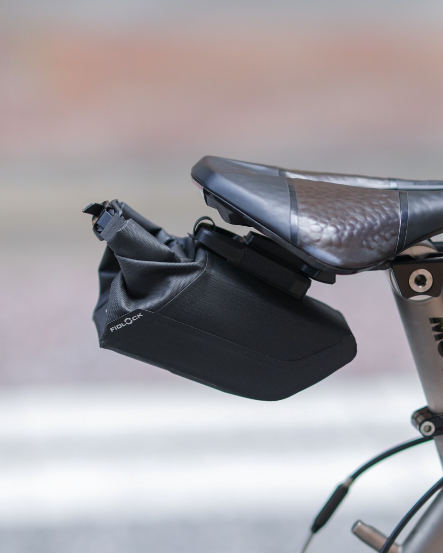 FIDLOCKサドルバッグ【PINCLIP SADDLE BAG S + SADDLE BASE】02l