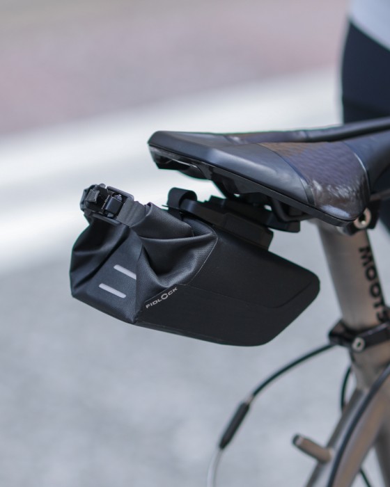 FIDLOCKサドルバッグ【PINCLIP SADDLE BAG S + SADDLE BASE】03l