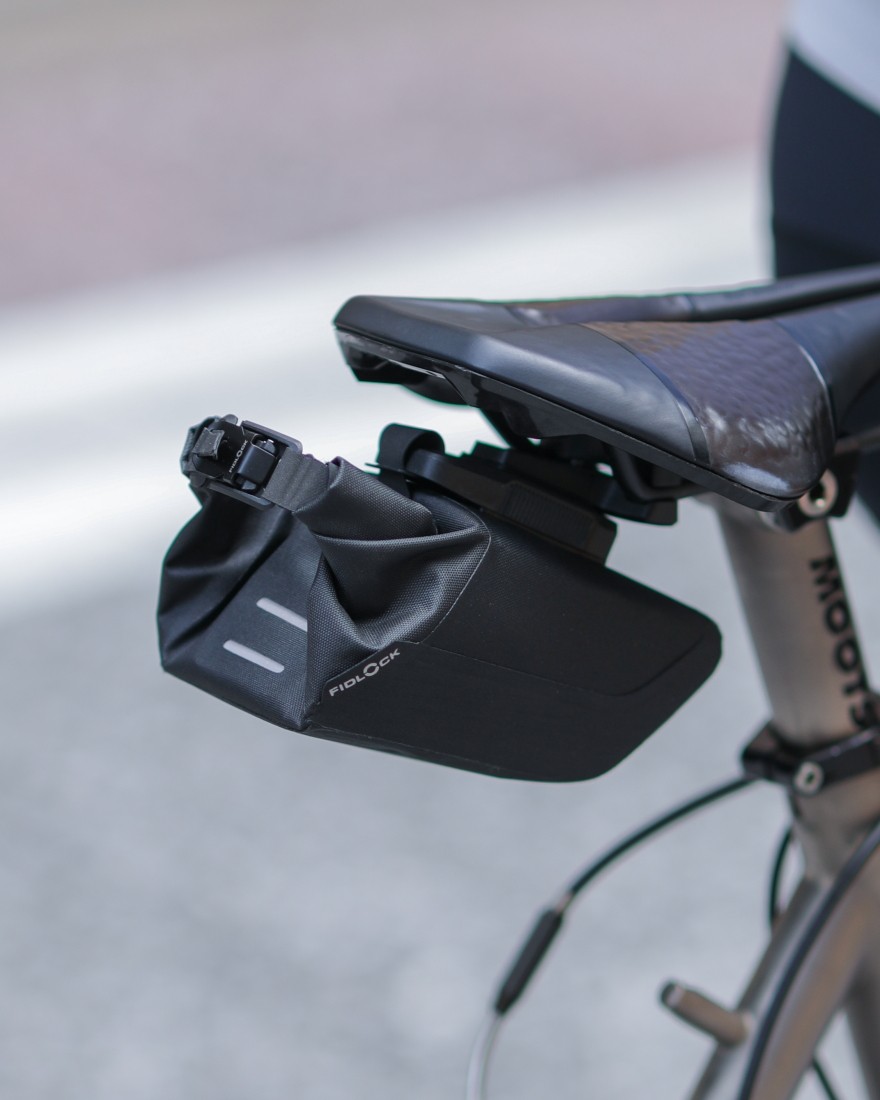 FIDLOCKサドルバッグ【PINCLIP SADDLE BAG S + SADDLE BASE】03l
