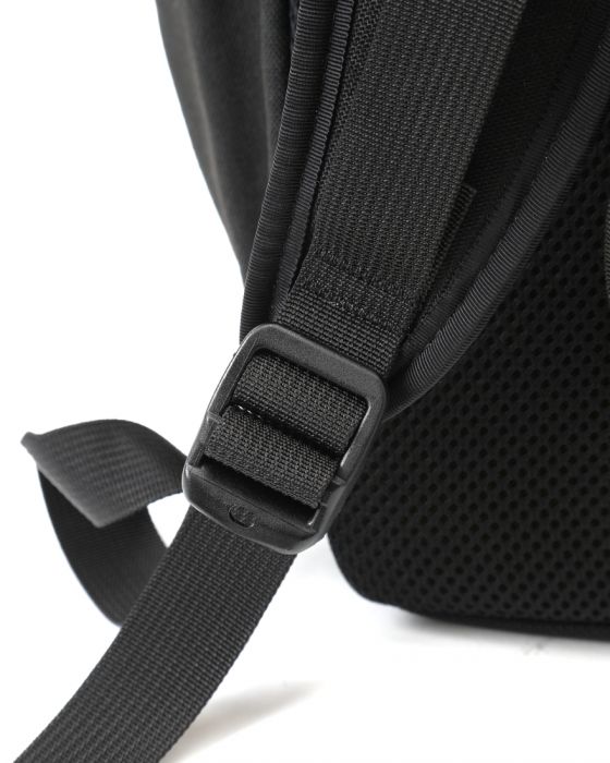 INSIDE LINE EQUIPMENT/ILEスクウェアバックパック【Radius/Cordura】15l