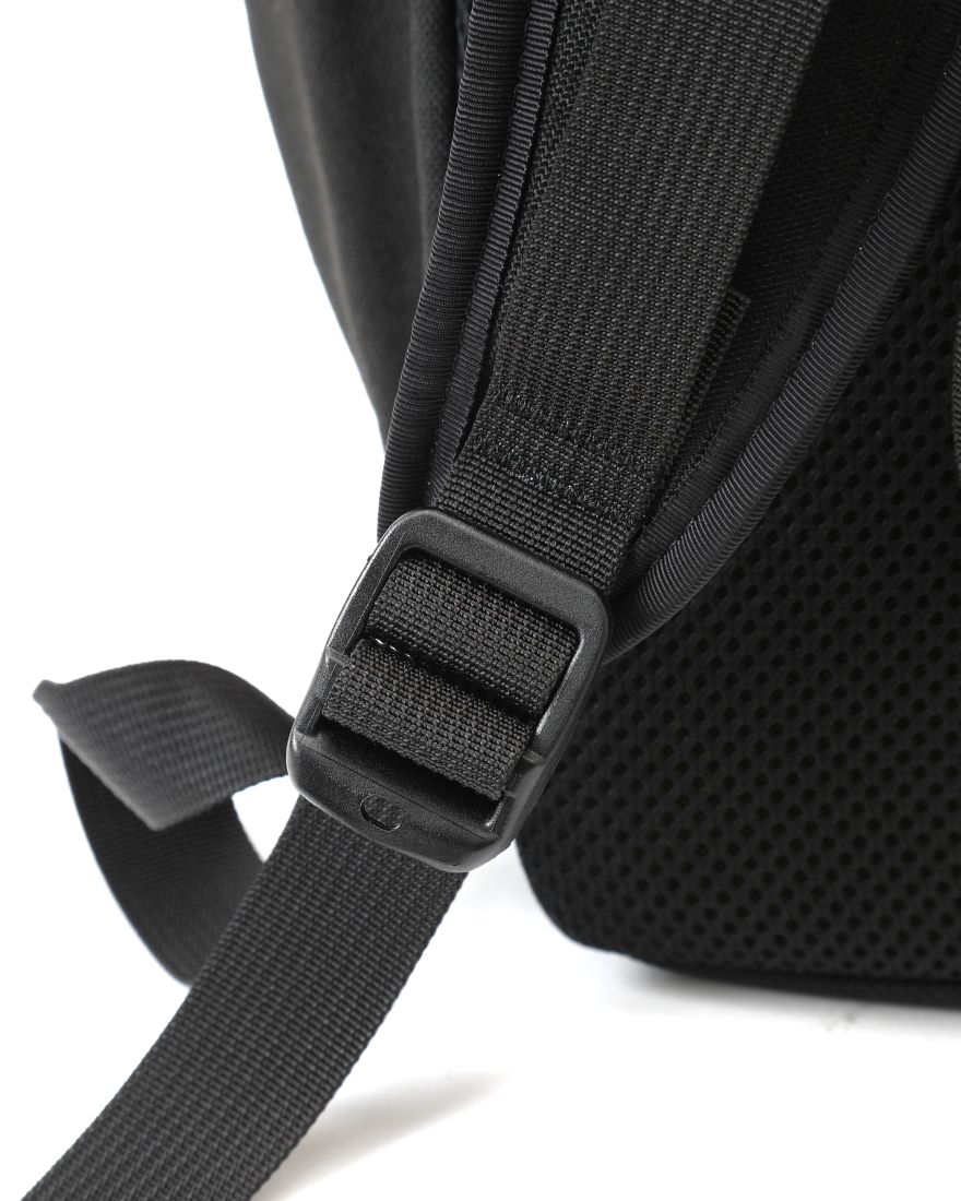 INSIDE LINE EQUIPMENT/ILEスクウェアバックパック【Radius/Cordura】15l