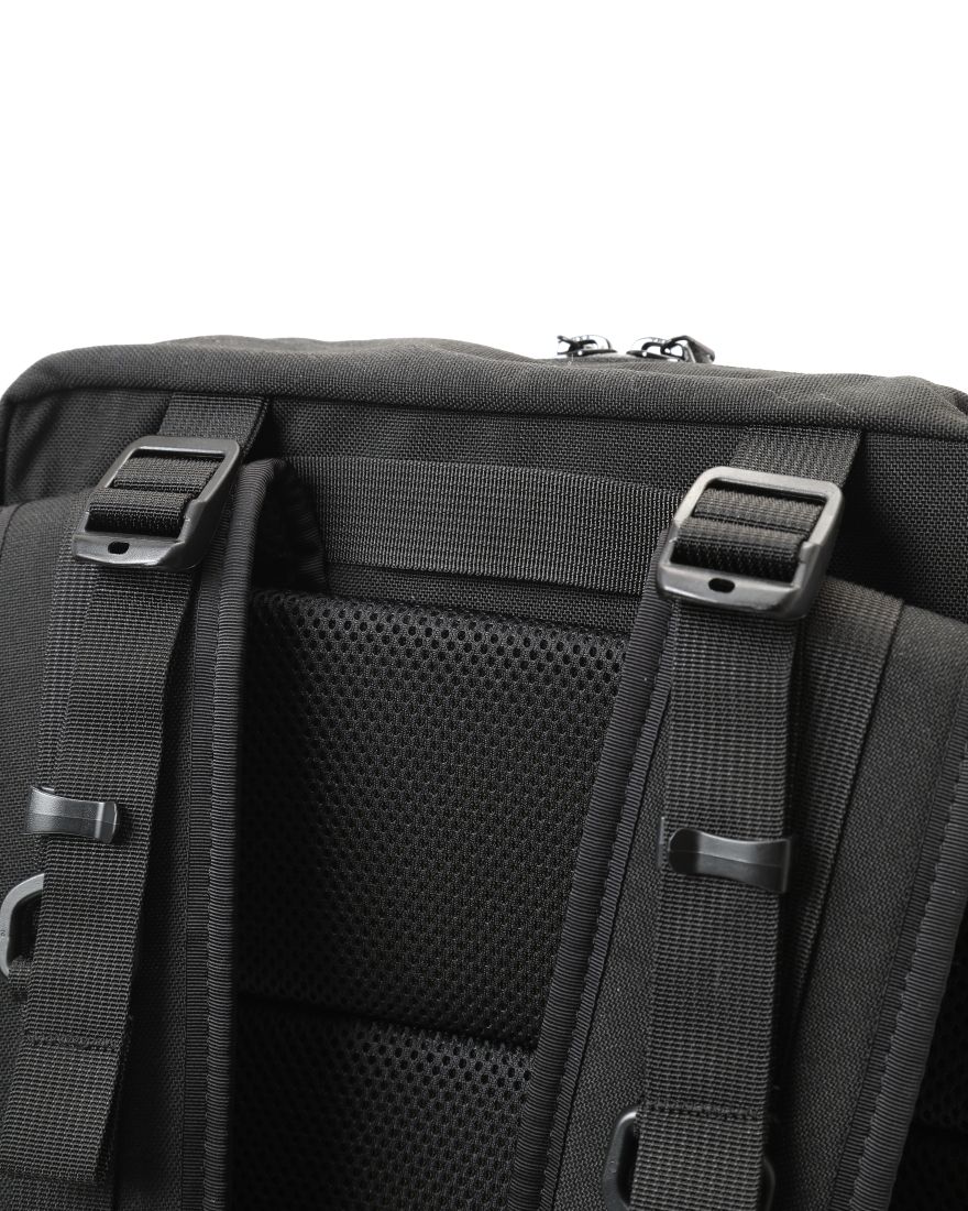 INSIDE LINE EQUIPMENT/ILEスクウェアバックパック【Radius/Cordura】20l