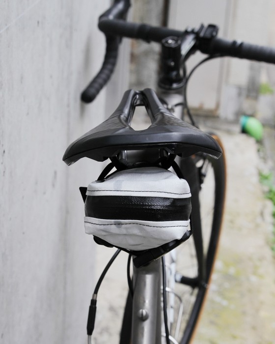 INSIDE LINE EQUIPMENT/ILEジップトップスクウェアシートバッグ【All Mountain Seat Bag】12l