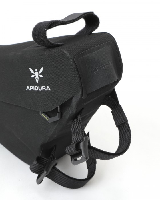 APIDURAフレームバッグ【RACING FRAME PACK 2.4L】09l