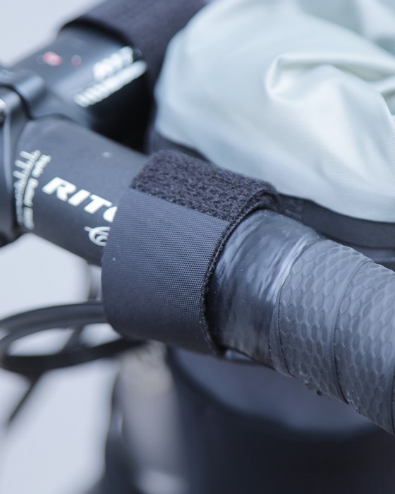 APIDURAフードポーチ【BACKCOUNTRY FOOD POUCH 0.8L】25l
