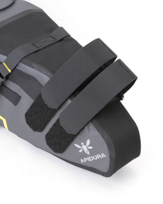 APIDURAサドルバッグ 14L 【EXPEDITION SADDLE PACK/ ミディアム】05l