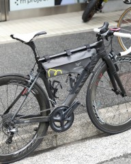 フレームバッグ 4.5L 【EXPEDITION FRAME PACK/ ミディアム】｜APIDURA ...