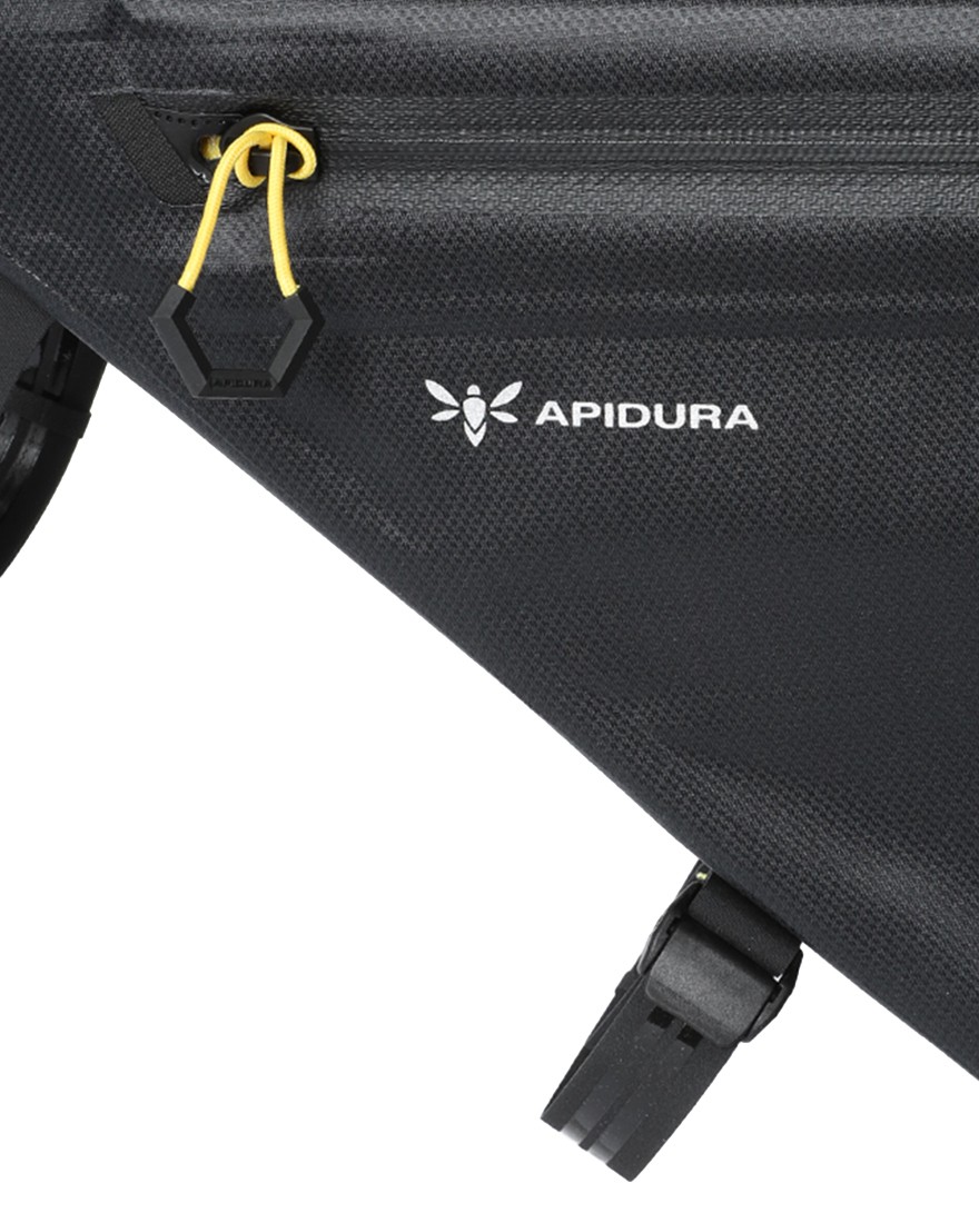 APIDURAフルフレームバッグ【NEW EXPEDITION FULL FRAME PACK/6.8L】09l