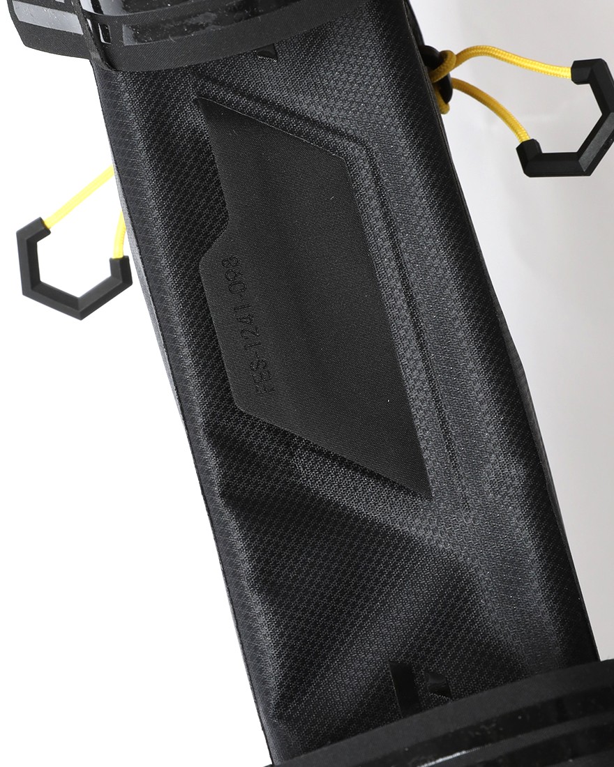 APIDURAフルフレームバッグ【NEW EXPEDITION FULL FRAME PACK/6.8L】18l
