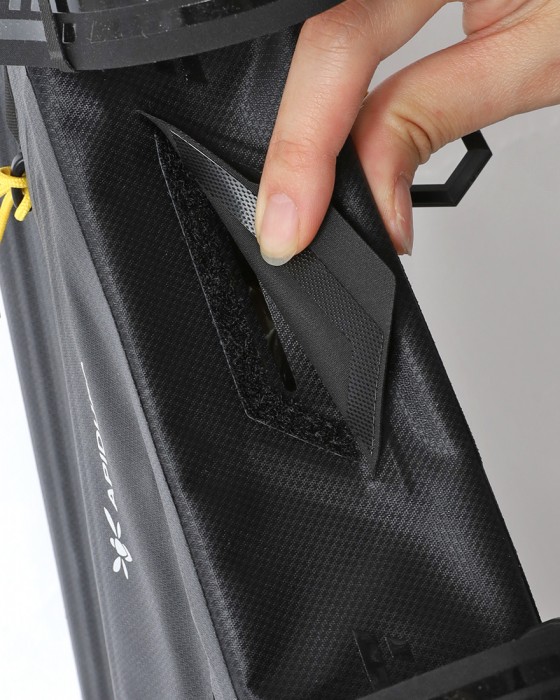 APIDURAフルフレームバッグ【NEW EXPEDITION FULL FRAME PACK/6.8L】19l