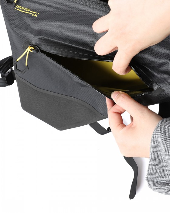 APIDURAフルフレームバッグ【NEW EXPEDITION FULL FRAME PACK/6.8L】23l