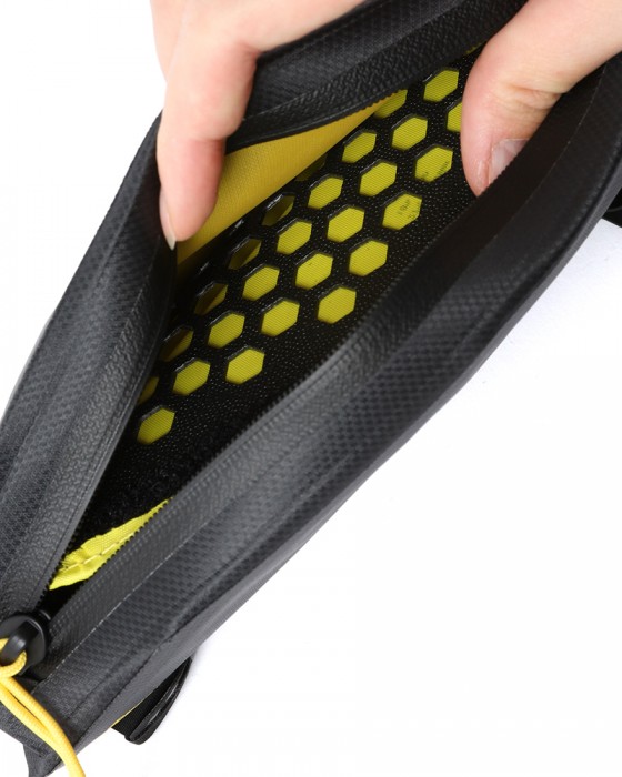 APIDURAトップチューブバッグ【NEW EXPEDITION TOP TUBE PACK/1L】21l