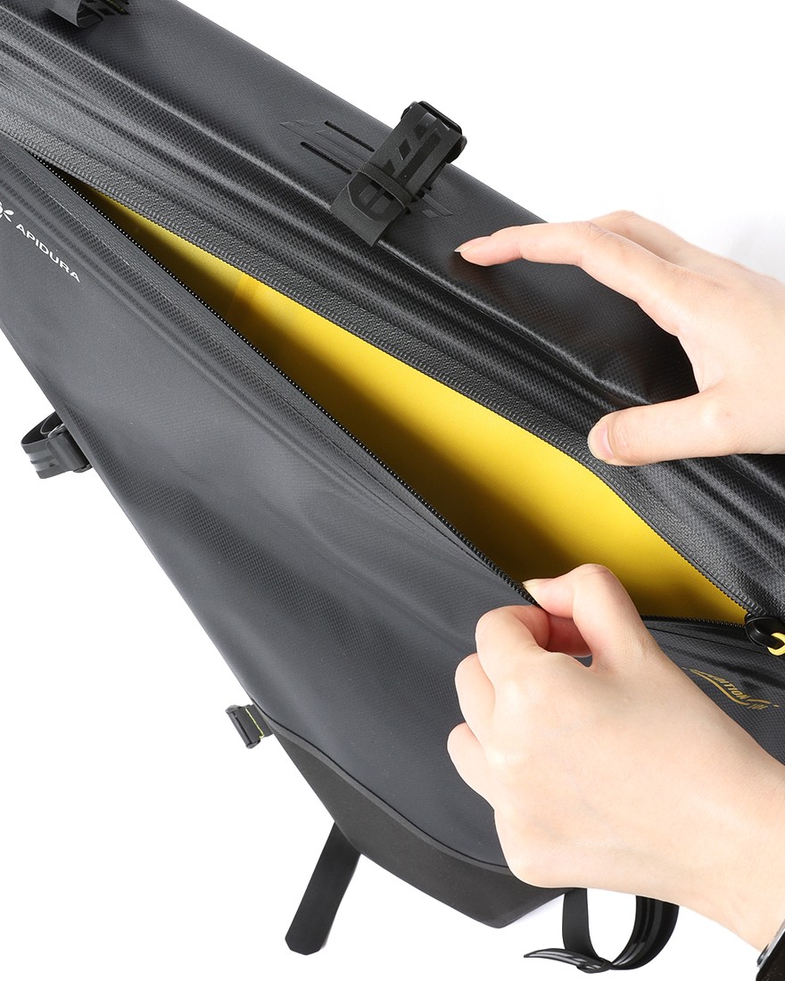 APIDURAフルフレームバッグ【NEW EXPEDITION FULL FRAME PACK /10L】18l