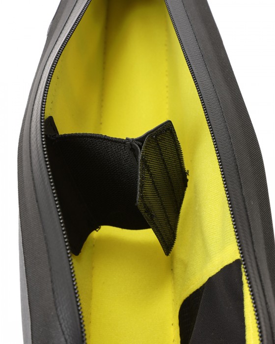 APIDURAロングトップチューブバッグ 1.8L【BACKCOUNTRY LONG TOP TUBE PACK】04l