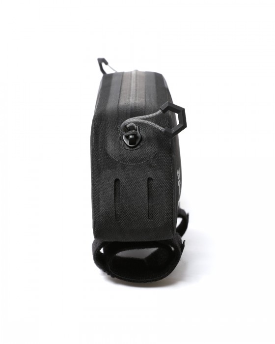 APIDURAロングトップチューブバッグ 1.8L【BACKCOUNTRY LONG TOP TUBE PACK】27l