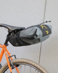 サドルバッグ 6L【BACKCOUNTRY SADDLE PACK 6L】|APIDURA サドルバッグ 6L【BACKCOUNTRY SADDLE PACK 6L】|APIDURA