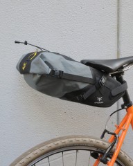APIDURAサドルバッグ 6L【BACKCOUNTRY SADDLE PACK 6L】mb_29l