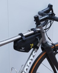 APIDURAフレームバッグ 1L【BACKCOUNTRY FRAME PACK 1L】mb_20l
