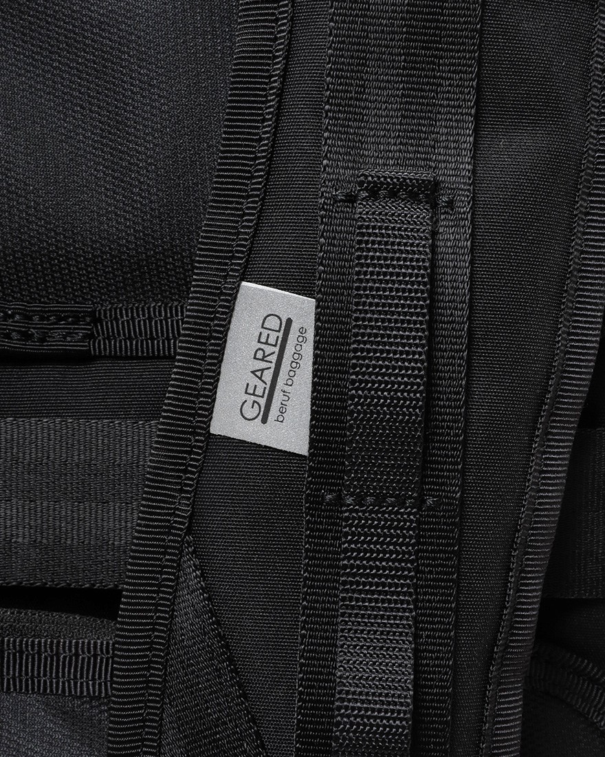 berufスクウェアトラベルデイパック【GEARED LINE/URBAN EXPLORER DURON/16L】06l