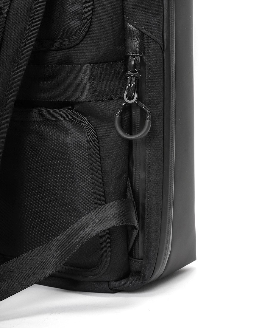 berufスクウェアトラベルデイパック【GEARED LINE/URBAN EXPLORER DURON/16L】08l