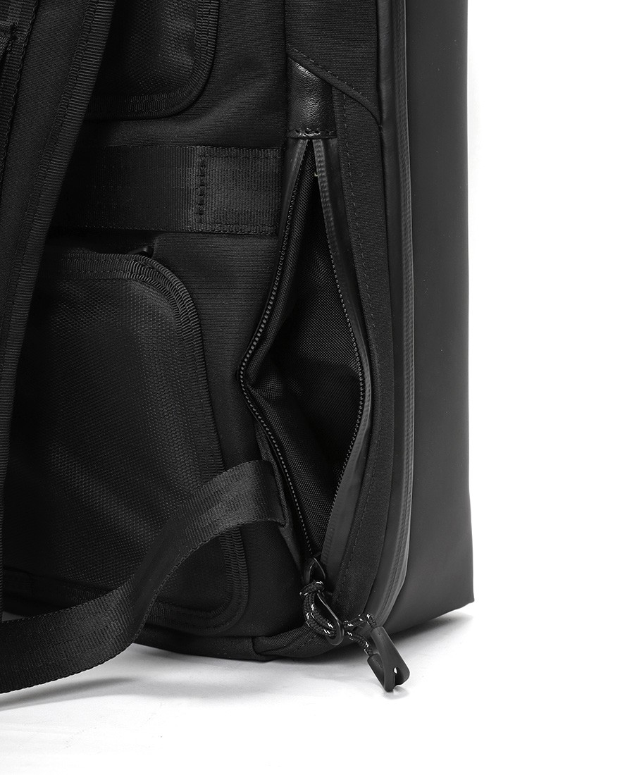 berufスクウェアトラベルデイパック【GEARED LINE/URBAN EXPLORER DURON/16L】10l