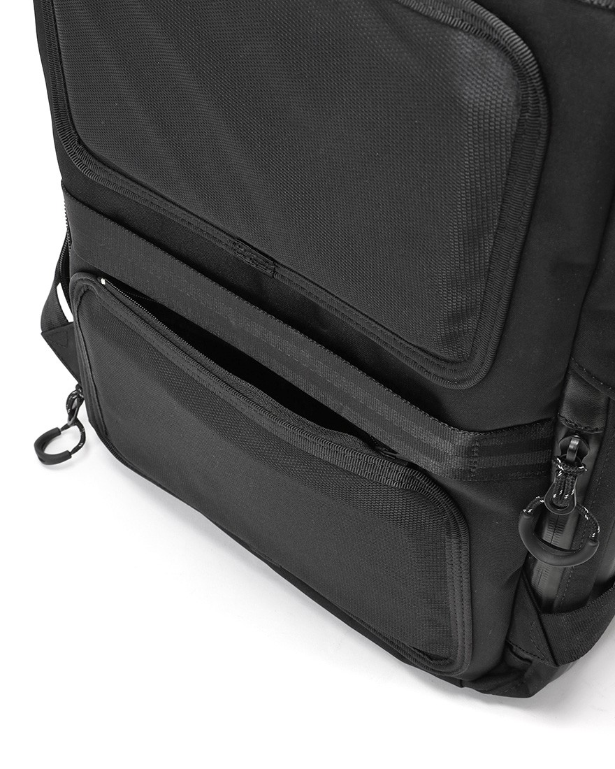 berufスクウェアトラベルデイパック【GEARED LINE/URBAN EXPLORER DURON/16L】11l
