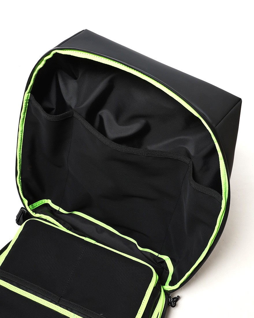 berufスクウェアトラベルデイパック【GEARED LINE/URBAN EXPLORER DURON/16L】15l