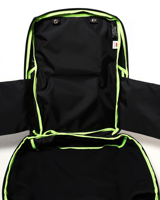 berufスクウェアトラベルデイパック【GEARED LINE/URBAN EXPLORER DURON/16L】18l