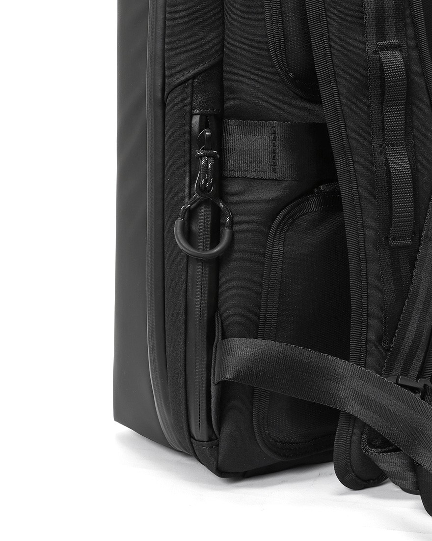 berufスクウェアトラベルデイパック【GEARED LINE/URBAN EXPLORER DURON/16L】24l