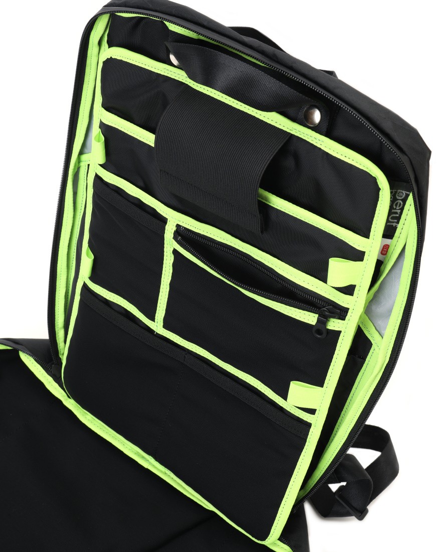 berufスクウェアトラベルデイパック【GEARED LINE/URBAN EXPLORER X-PAC/16L】15l
