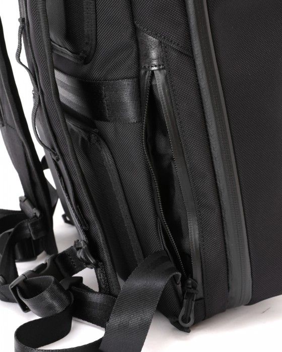 berufスクウェアトラベルデイパック 豊岡鞄®【URBAN EXPLORER 16 Ballistic Hollofil AIR™】11l