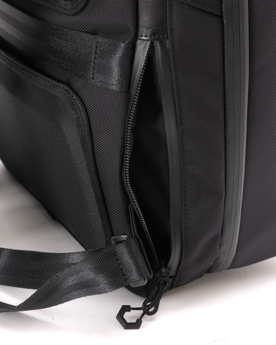 berufスクウェアトラベルデイパック 豊岡鞄®【URBAN EXPLORER 20 Ballistic Hollofil AIR™】10l