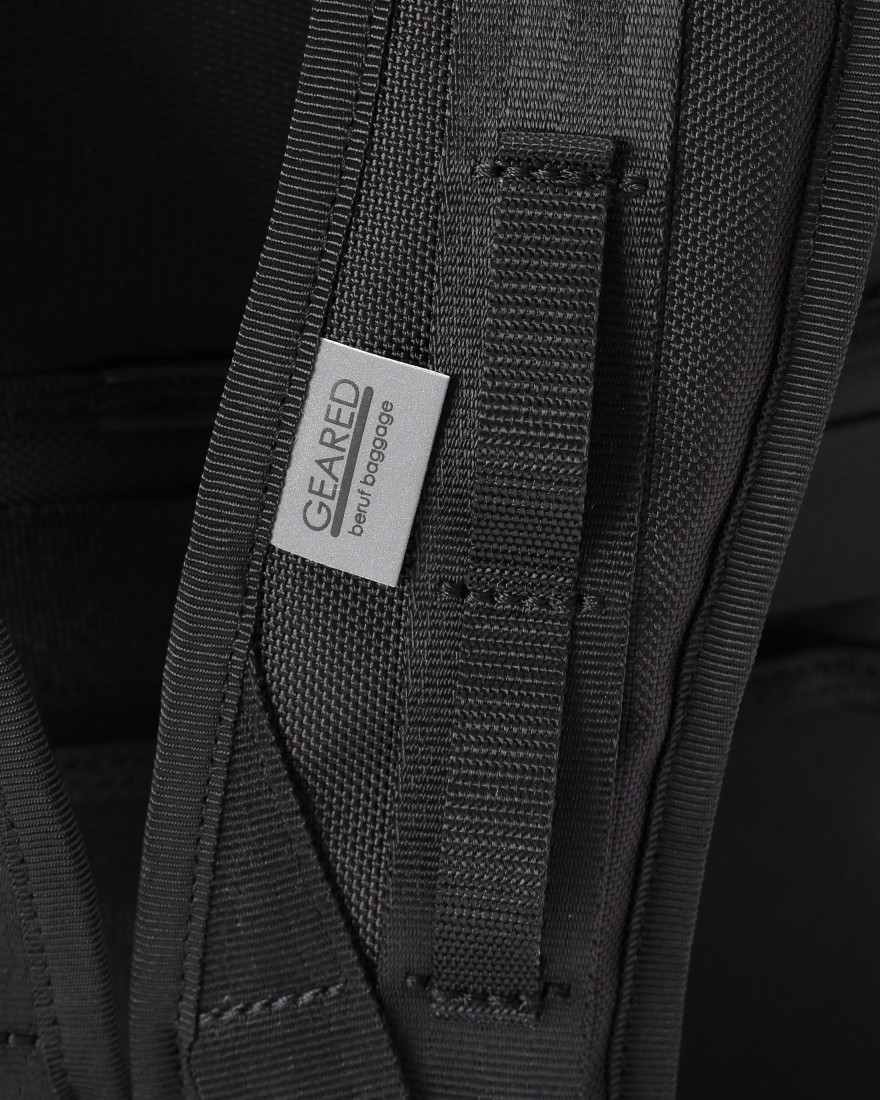berufスクウェアトラベルデイパック 豊岡鞄®【URBAN EXPLORER 20 Ballistic Hollofil AIR™】11l