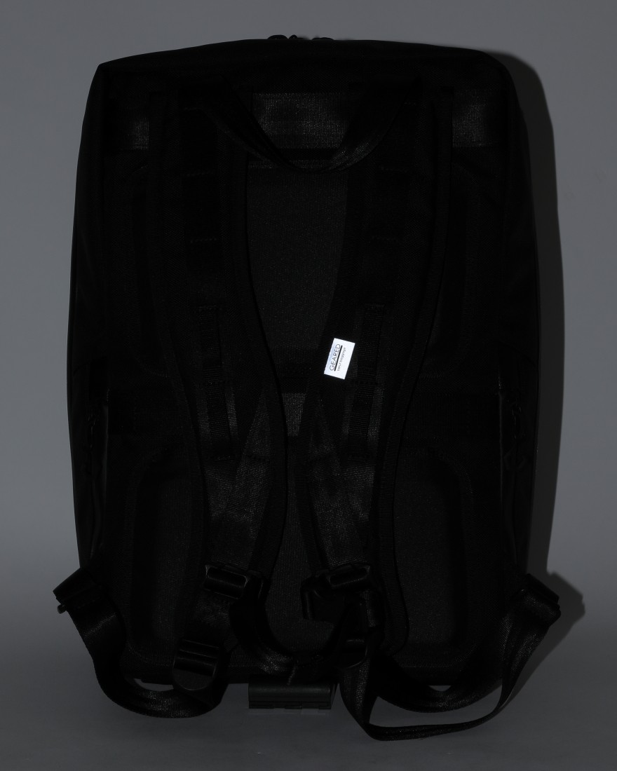 berufスクウェアトラベルデイパック 豊岡鞄®【URBAN EXPLORER 20 Ballistic Hollofil AIR™】14l