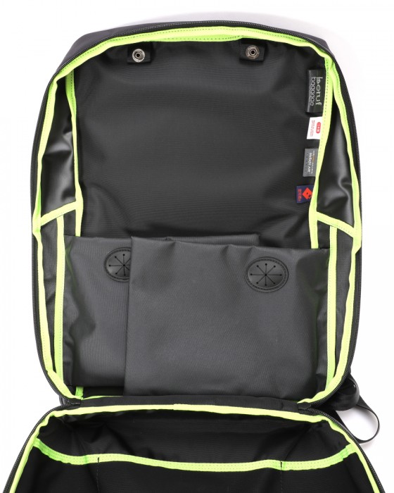 berufスクウェアトラベルデイパック 豊岡鞄®【URBAN EXPLORER 20 Ballistic Hollofil AIR™】21l