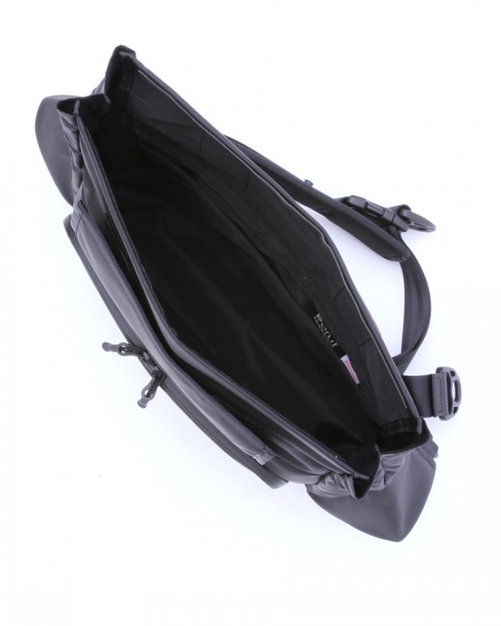 berufサテライトワーカー スリングバッグ【SATELLITE 10+】21l