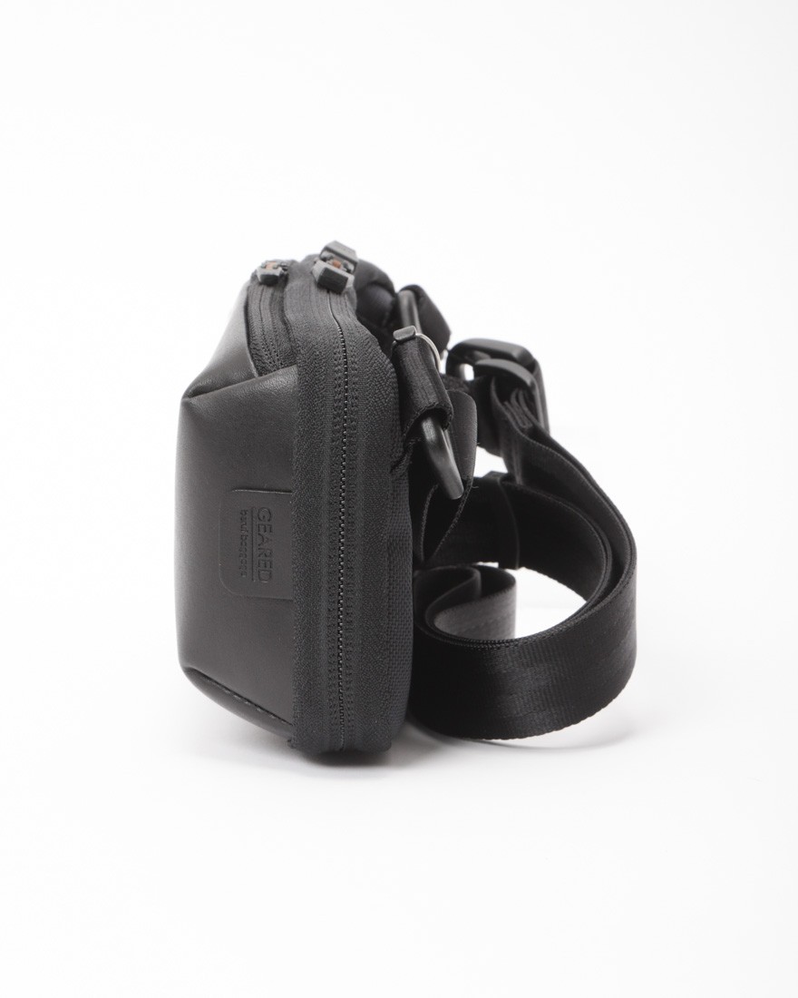 beruf baggage防水レザー ウォレットポーチ【URBAN EXPLORER MINI】04l