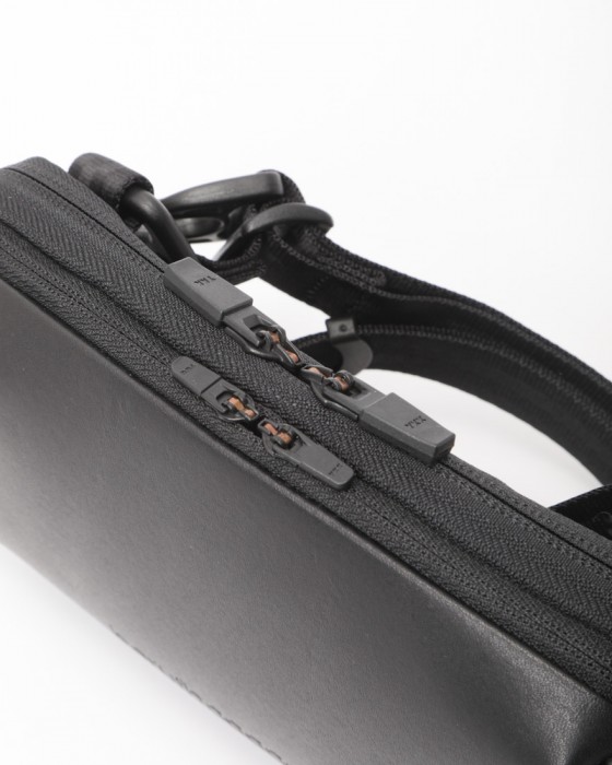 beruf baggage防水レザー ウォレットポーチ【URBAN EXPLORER MINI】07l