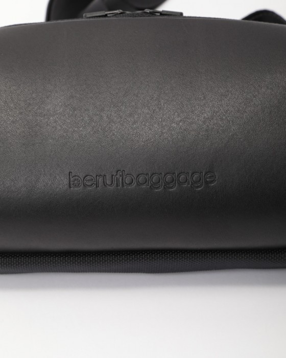 beruf baggage防水レザー ウォレットポーチ【URBAN EXPLORER MINI】08l