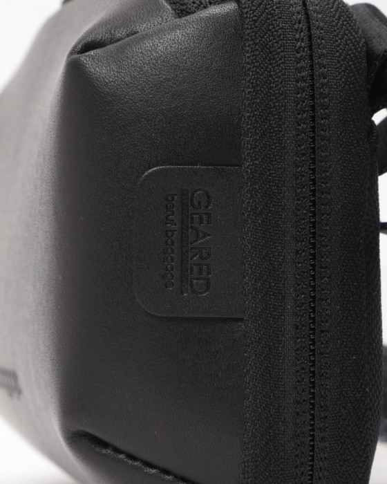 beruf baggage防水レザー ウォレットポーチ【URBAN EXPLORER MINI】09l