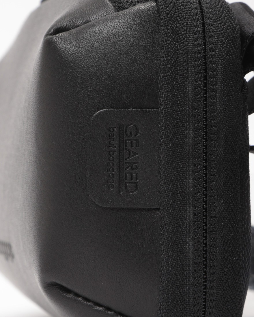 beruf baggage防水レザー ウォレットポーチ【URBAN EXPLORER MINI】09l