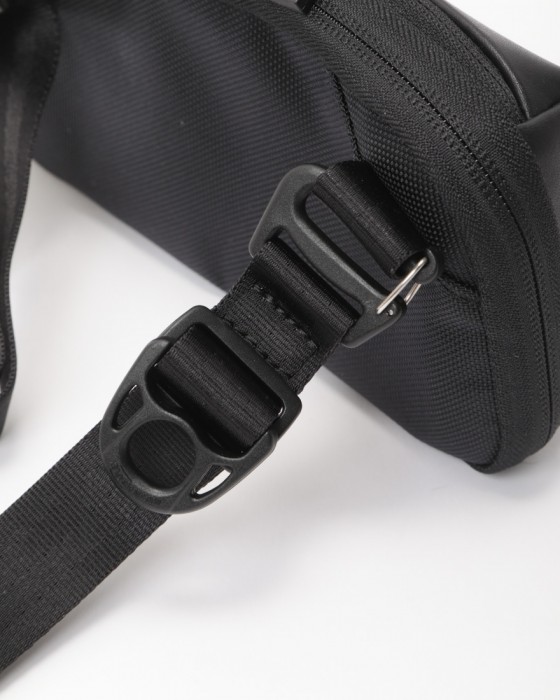 beruf baggage防水レザー ウォレットポーチ【URBAN EXPLORER MINI】10l