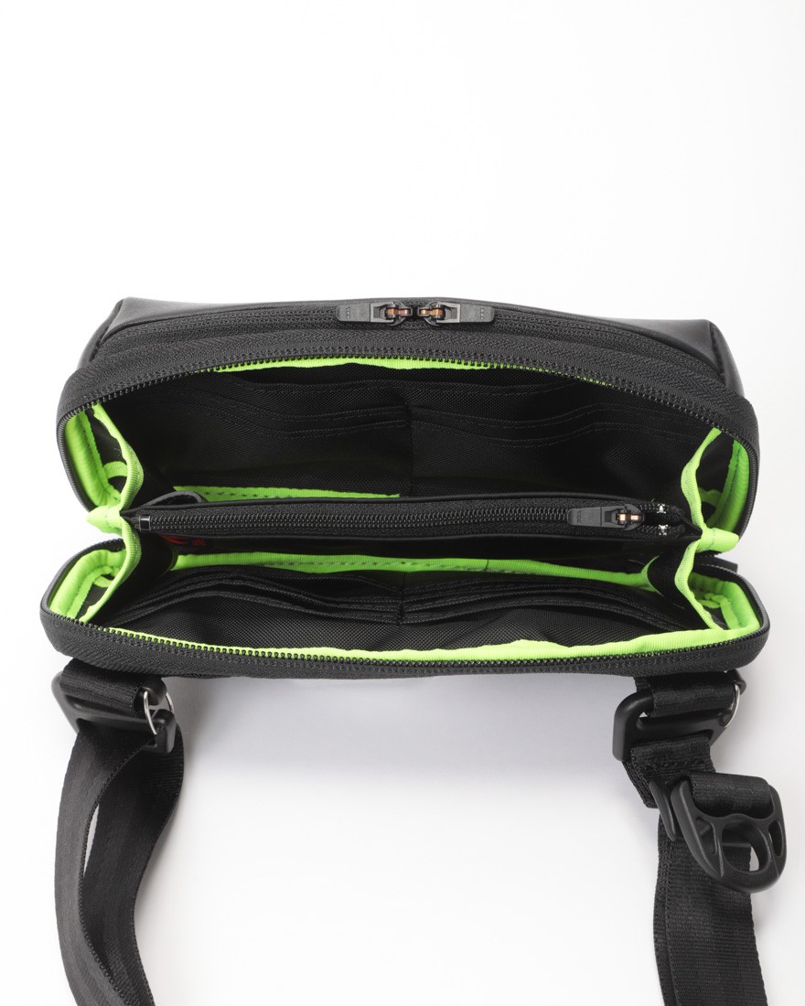 beruf baggage防水レザー ウォレットポーチ【URBAN EXPLORER MINI】13l