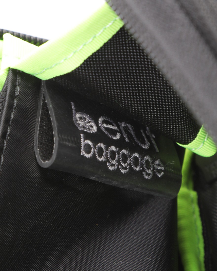 beruf baggage防水レザー ウォレットポーチ【URBAN EXPLORER MINI】17l