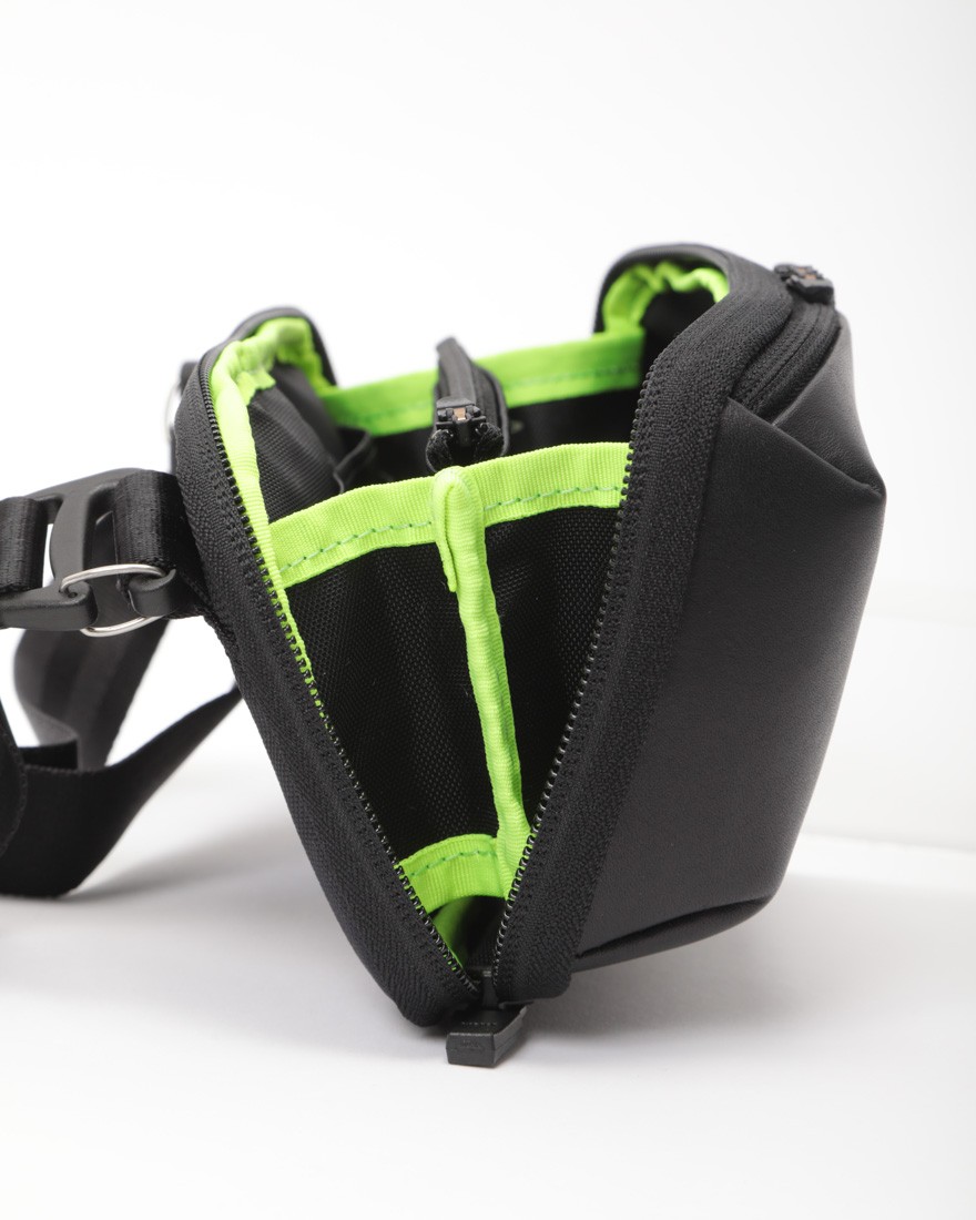 beruf baggage防水レザー ウォレットポーチ【URBAN EXPLORER MINI】21l