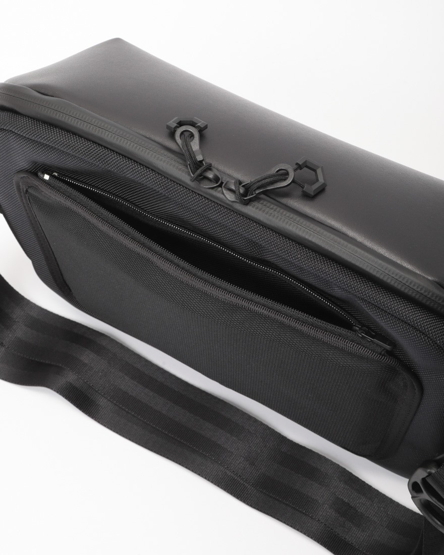 beruf baggage防水レザー スリングパック【URBAN EXPLORER 6.0】07l